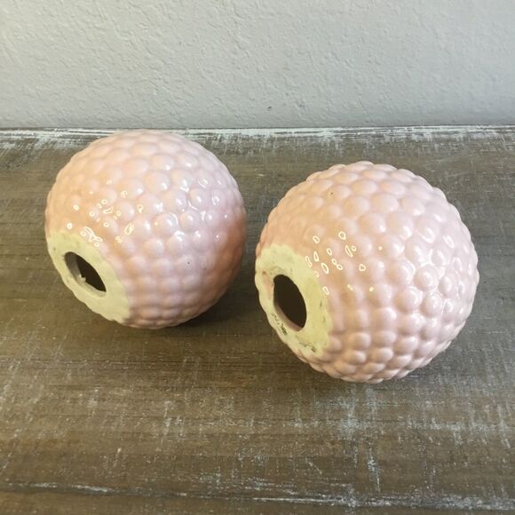 Two pink ceramic orbs with hobnail pattern - Picture 2 of 2